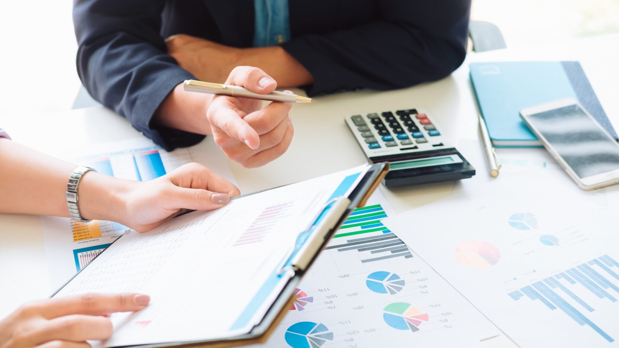 Pookeeper Is it Worth it for a Small Business to Hire a Full-Time Bookkeeper ...